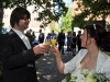 Anstossen und Hochzeitstorte anschneiden im Landhotel Schwarzes Ross