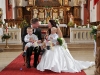 Hochzeit von Anke & Pay mit den Blumenkindern kurz vorm Auszug aus der Gügelkirche.