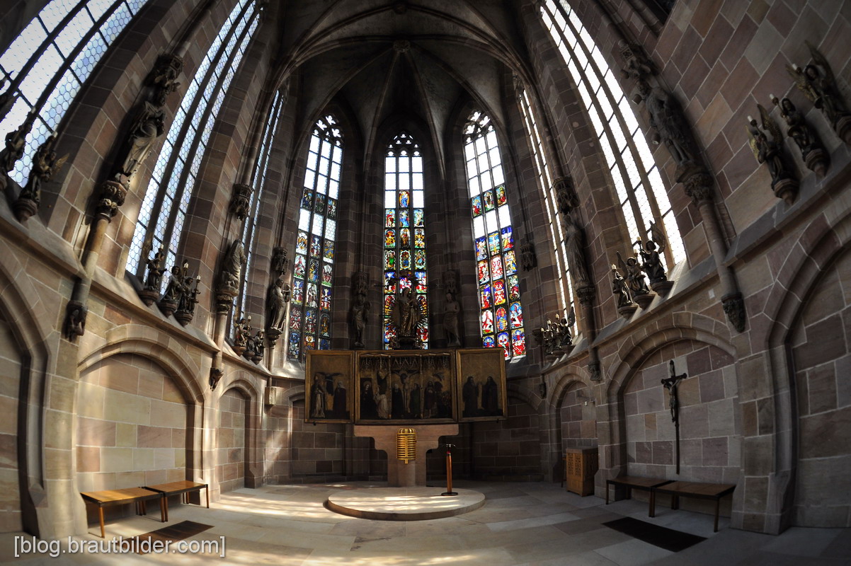 Frauenkirche Nuernberg der Hochzeitsfotograf Heiraten in Nuernberg kirchliche Hochzeit Christkind Nuernberg_02