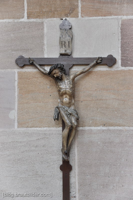 Frauenkirche Nuernberg der Hochzeitsfotograf Heiraten in Nuernberg kirchliche Hochzeit Christkind Nuernberg_05