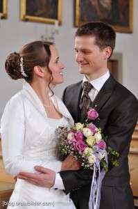 Hochzeitsfotos bei schlechtem Wetter - Hochzeitsfotograf Wiesenthau, Forchheim, Erlangen, St. Martin Kirche in Eggolsheim