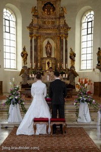 Hochzeitsfotos bei schlechtem Wetter - Hochzeitsfotograf Wiesenthau, Forchheim, Erlangen, St. Martin Kirche in Eggolsheim