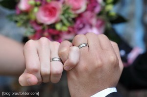 Obwohl die traditionelle, klassische Hochzeit nie unmodern wird, so verändert sich der Style der Brautbilder. Hochzeitsfotograf Regensburg