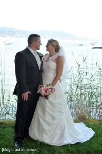 Der Hochzeitsfotograf in der Schweiz. Hochzeitsfotos am Zürichsee, auf der Halbinsel Au.