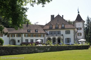 Der Hochzeitsfotograf in der Schweiz. Hochzeit am Zürichsee in Schloss Au.