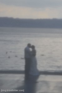 Der Hochzeitsfotograf in Rapperswil. Hochzeitsfotos im Sonnenuntergang an der prächtigen Seepromenade.