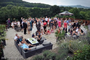 Hochzeitslocation Berggasthof Banzer Wald in Bad Staffelstein - Hochzeitsfotograf Bad Staffelstein modernes Gruppenbild