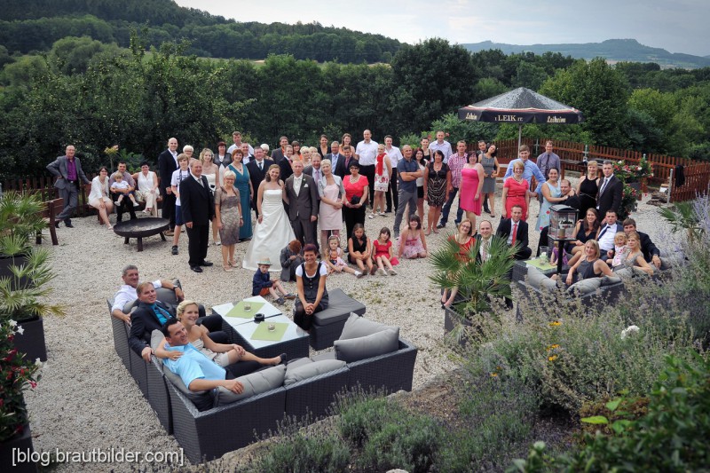 Hochzeitslocation Berggasthof Banzer Wald in Bad Staffelstein - Hochzeitsfotograf Bad Staffelstein modernes Gruppenbild