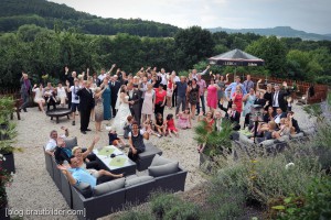 Hochzeitslocation Berggasthof Banzer Wald in Bad Staffelstein - Hochzeitsfotograf Bad Staffelstein modernes Gruppenbild