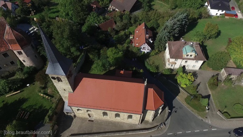 Hochzeitsfotos aus der Luft, Hochzeitsfotograf Drohne, Luftbild, Luftbilder, Hochzeit aus der Luft, Hochzeitsfilm, Hochzeitsvideos mit einer Drohne filmen, Drohnen, Luftbilder, Flugservice, Fotoaufnahmen aus der Luft, Hochzeitsfotos aus der Luft, Luftbilder in Bayern für 150,- Euro, Idee für Hochzeit gesucht, Drohne auf Hochzeit und Event, Standort, Gruppenfoto aus der Luft, Drohne Hotel Luftaufnahme, Marketing, Kontrollflug, Timelapse, Luftbild Haus, Luftbildaufnahme Autohaus, Inspektionsflüge Industrieanlagen, Solaranlagen, Dächer, Hochzeitfotografie 2.0,