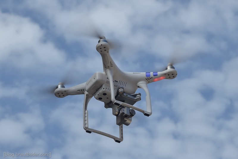 Hochzeitsfotos aus der Luft, Hochzeitsfotograf Drohne, Luftbild, Luftbilder, Hochzeit aus der Luft, Hochzeitsfilm, Hochzeitsvideos mit einer Drohne filmen, Drohnen, Luftbilder, Flugservice, Fotoaufnahmen aus der Luft, Hochzeitsfotos aus der Luft, Luftbilder in Bayern für 150,- Euro, Idee für Hochzeit gesucht, Drohne auf Hochzeit und Event, Standort, Gruppenfoto aus der Luft, Drohne Hotel Luftaufnahme, Marketing, Kontrollflug, Timelapse, Luftbild Haus, Luftbildaufnahme Autohaus, Inspektionsflüge Industrieanlagen, Solaranlagen, Dächer, Hochzeitfotografie 2.0,