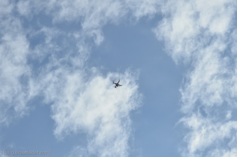 Hochzeitsfotos aus der Luft, Hochzeitsfotograf Drohne, Luftbild, Luftbilder, Hochzeit aus der Luft, Hochzeitsfilm, Hochzeitsvideos mit einer Drohne filmen, Drohnen, Luftbilder, Flugservice, Fotoaufnahmen aus der Luft, Hochzeitsfotos aus der Luft, Luftbilder in Bayern für 150,- Euro, Idee für Hochzeit gesucht, Drohne auf Hochzeit und Event, Standort, Gruppenfoto aus der Luft, Drohne Hotel Luftaufnahme, Marketing, Kontrollflug, Timelapse, Luftbild Haus, Luftbildaufnahme Autohaus, Inspektionsflüge Industrieanlagen, Solaranlagen, Dächer, Hochzeitfotografie 2.0,