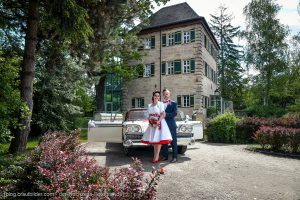 Hochzeitsfotograf Feucht - Heiraten im Zeidlerschloss in Feucht - Hochzeitsoldtimer Fairlane 500