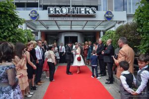 der Hochzeitsfotograf auf dem roten Teppich, italienische russische Traum Mottohochzeit, Brothers Nürnberg