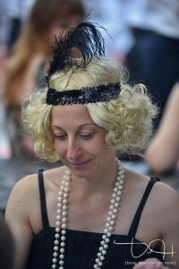 Mit 20-er Jahre Motto im Great Gatsby Style, Hochzeitsfotograf Vintage, Fotograf Hochzeit, tolle Hochzeitsgäste im 20 Jahre Style