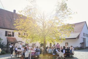 Hochzeitsfotograf Scherau, Feier im Hof