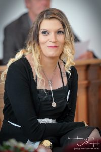 Die strahlende Trauzeugin, Hochzeitsfotograf gesucht