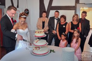 Das Anschneiden der Hochzeitstorte - Fotograf Hochzeit