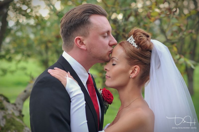 romantische Momente bei den Hochzeitsfotos zaubert der Hochzeitsfotograf