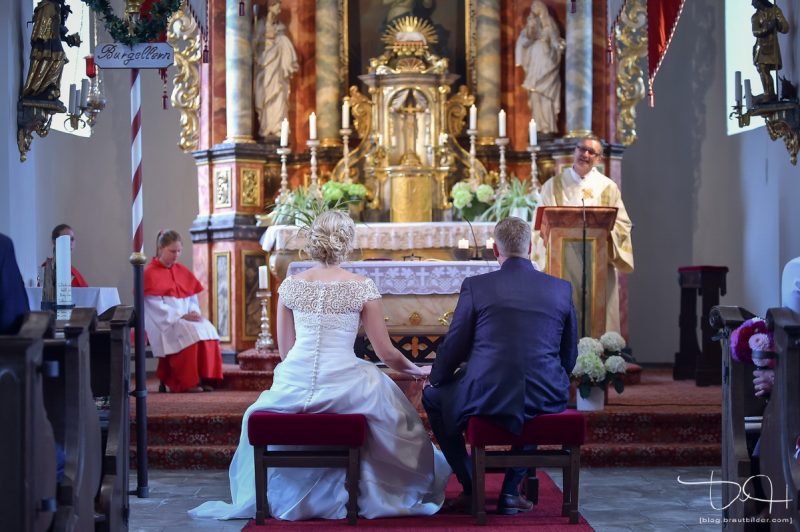 Hochzeitsfotograf Schloss Burgellern, Heiraten auf dem Schloss in Burgellern, kirchliche Trauung Burgellern, Schesslitz