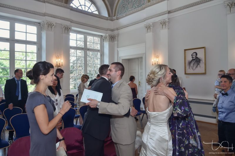 Heiraten im Standesamt Schloss Burgfarnbach gratulieren. Foto: der Hochzeits Fotograf