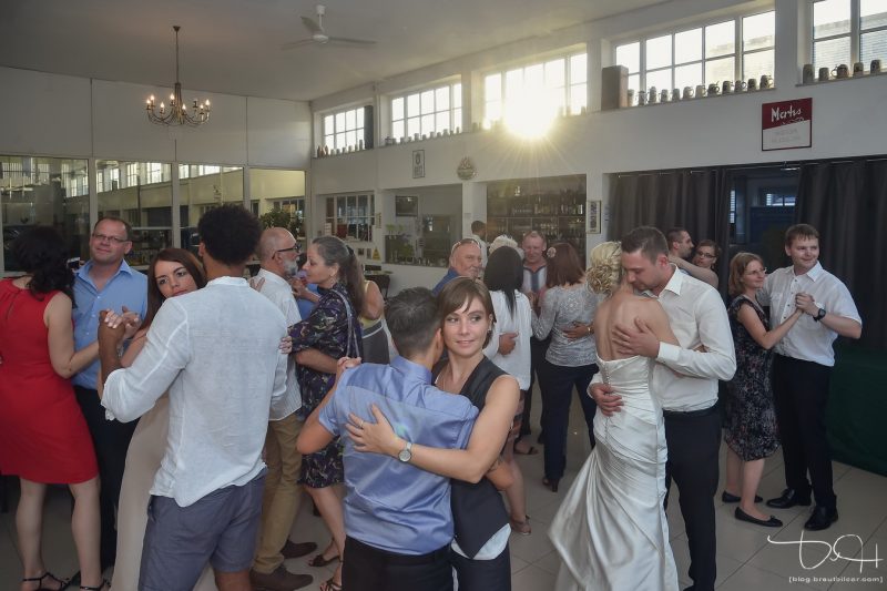 Tanzen gehört zu jeder Hochzeit. Hochzeitsfotograf gesucht?