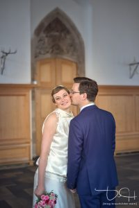 Hochzeits Fotograf Nuernberg, Hochzeitsfotos bei schlechtem Wetter, Hochzeitsbilder im Saal, Heiraten im Schuerstabhaus