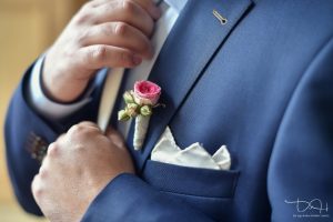 Der Hochzeitsfotograf fotografiert jedes Detail! Trauung im Schuerstabhaus!