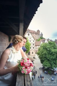 Brautshooting in der Nuernberger Altstadt mit dem Hochzeitsfotografen.