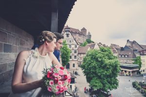 Brautbilder mit Nuernberger Impressionen im Hintergrund fotografiert von dem Hochzeits Fotograf Nuernberg!
