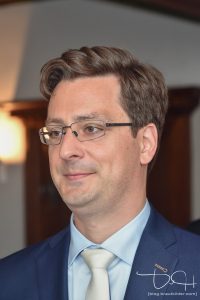 Portrait vom Brautigam! Hochzeits Fotograf aus Nuernberg macht Portraitaufnahmen!