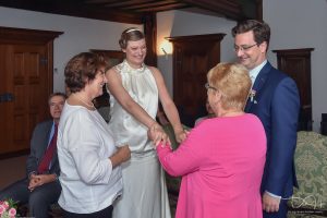 Das Ja-Wort im Schuerstabhaus! Der Hochzeitsfotograf macht die Fotos.