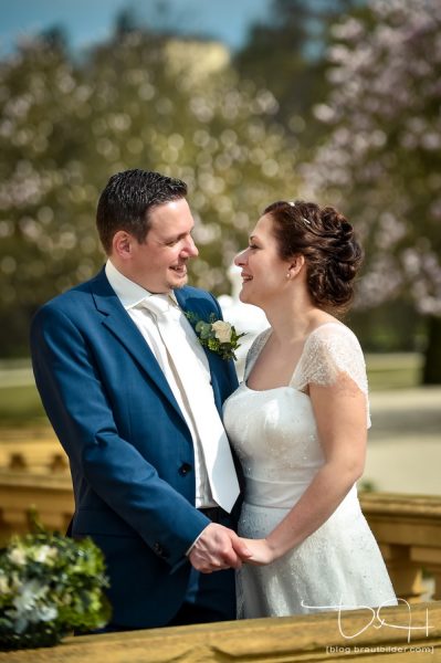Braut und Braeutigam im Rokokogarten! Der Hochzeitsfotograf beim Brautshooting im Rokokogarten.