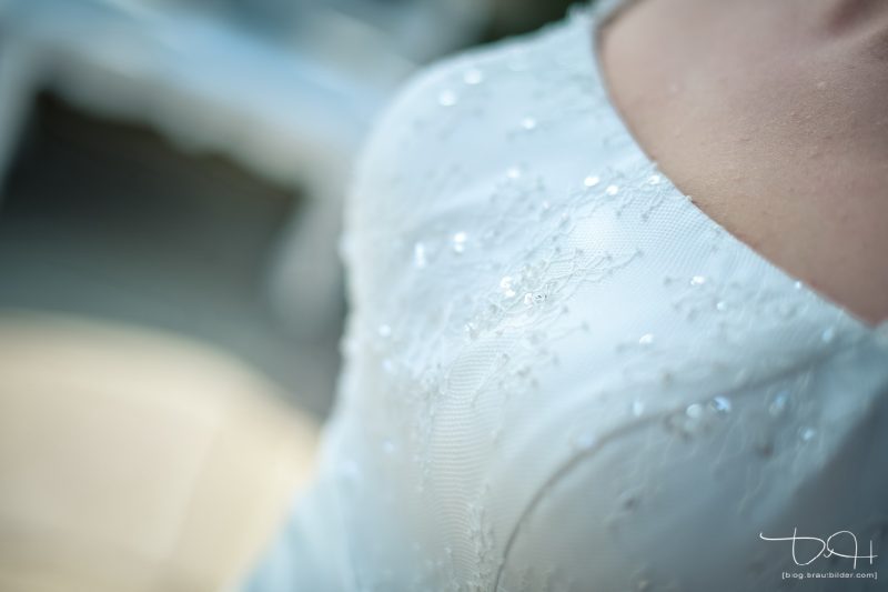 Schoene Detailbilder vom Brautkleid vom Hochzeits Fotografen aus Nuernberg.