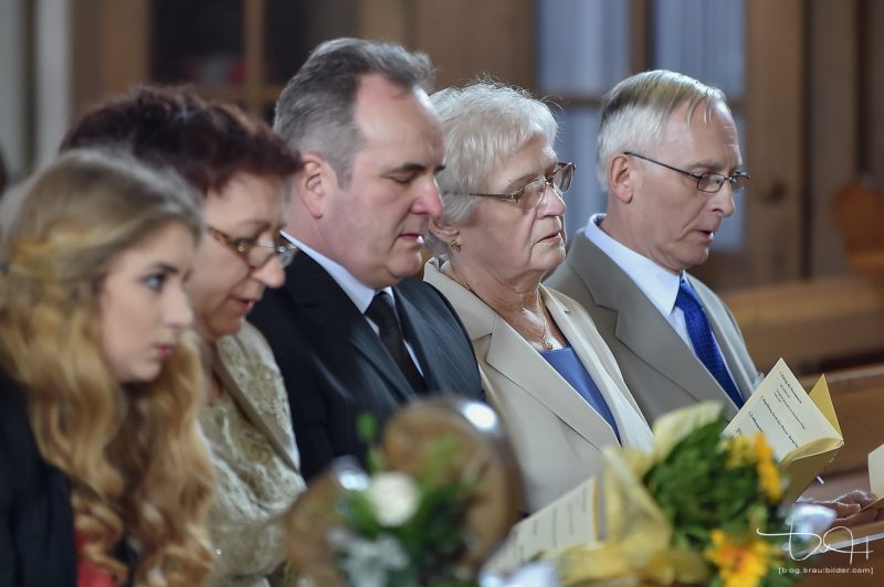 Trauung in der Sankt Maternus Kirche in Guentersleben mit dem Hochzeitsfotografen.