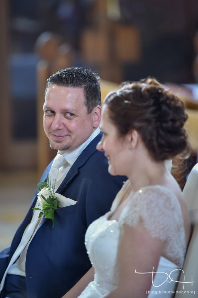 kirchliche Trauung in der Sankt Maternus Kirche und der Hochzeitsfotograf macht die Fotos!