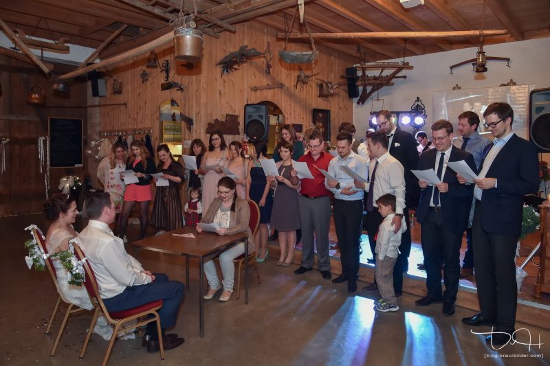 Spiele auf der Hochzeit fotografiert vom Hochzeitsfotografen aus Nuernberg.