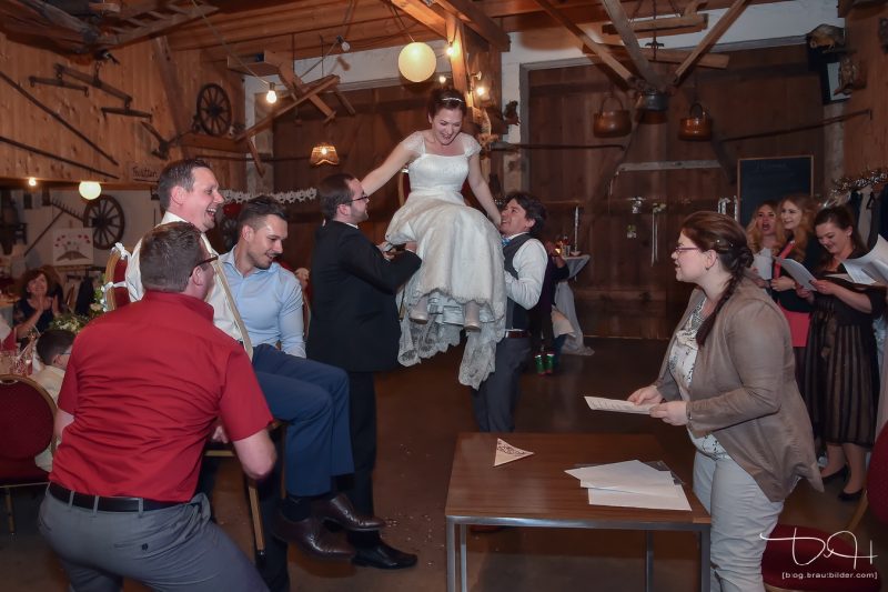 Spiele auf der Hochzeit fotografiert der Hochzeits Fotograf.