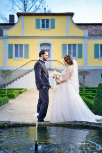 Locker und laessiges Brautshooting! Traumhafte Location für Brautbilder! Der Hochzeitsfotograf in der Orangerie Ansbach.