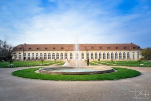 Brautbilder im schoenen Garten der Orangerie Ansbach macht der Hochzeitsfotograf!