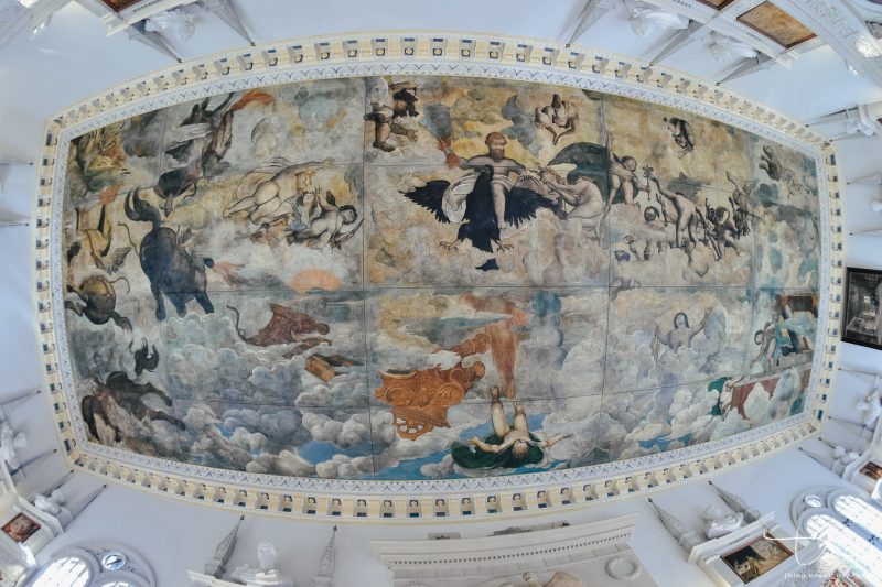 Der Hochzeitsfotograf fotografiert im Hirsvogelsaal.