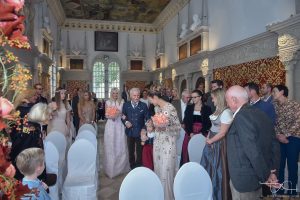 Das Brautpaar kurz vor der Trauung im Hirsvogelsaal, fotografiert der Hochzeits Fotograf aus Nuernberg.