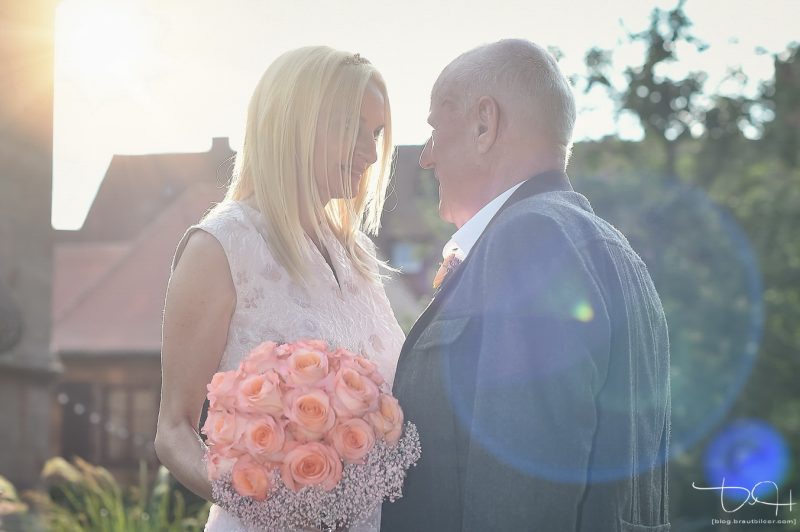 Braut und Braeutigam! Der Hochzeitsfotograf haellt jeden Moment auf Bildern fest.
