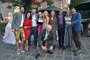 Humorvolle Gruppenbilder macht der Hochzeitsfotograf! Der Hochzeitsfotograf im Da Claudio!