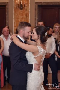 Innige Momente beim Hochzeitstanz fotografiert von dem Hochzeitsfotografen aus Nuernberg