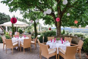 Hochzeitslocation in Pastell, Pink, Rosa, Weiss, Euer Hochzeitsfotograf im Distlerhof