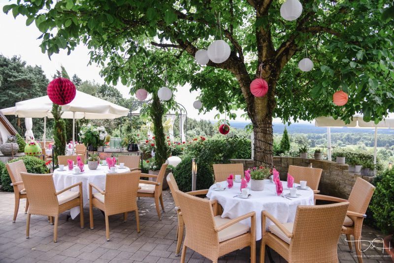 Hochzeitslocation in Pastell, Pink, Rosa, Weiss, Euer Hochzeitsfotograf im Distlerhof