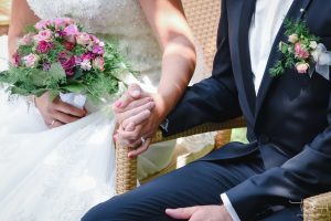 Bilder sagen mehr als tausend Worte. Der Hochzeitsfotograf aus Nuernberg fotografiert Brautpaar im Distlerhof.