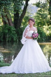 Die Braut fotografiert vom Hochzeits Fotografen.