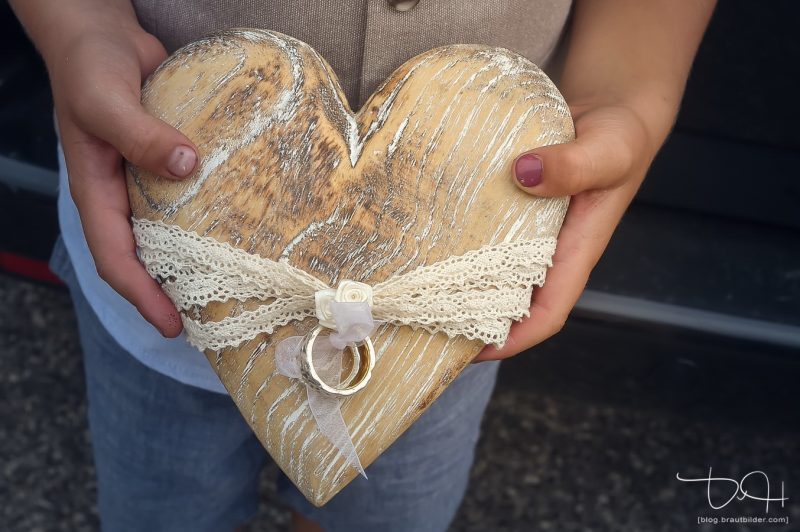 Auch die Ringe fotografiert der Hochzeitsfotograf aus Nuernberg.